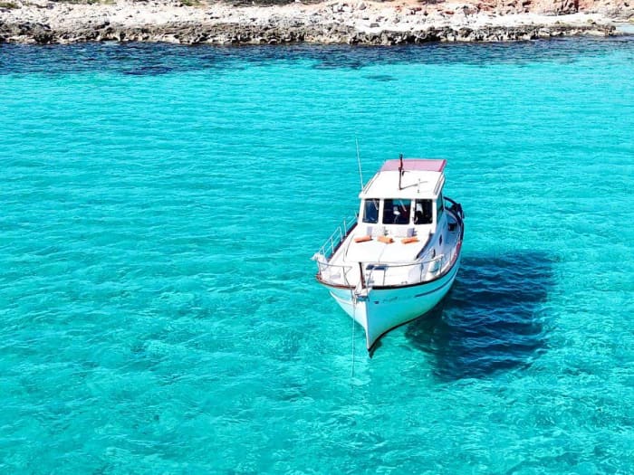 3h30 para descubrir Menorca en lancha motora.
