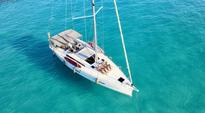 Tropea. Exclusieve zeiltocht van een halve dag inclusief aperitief.