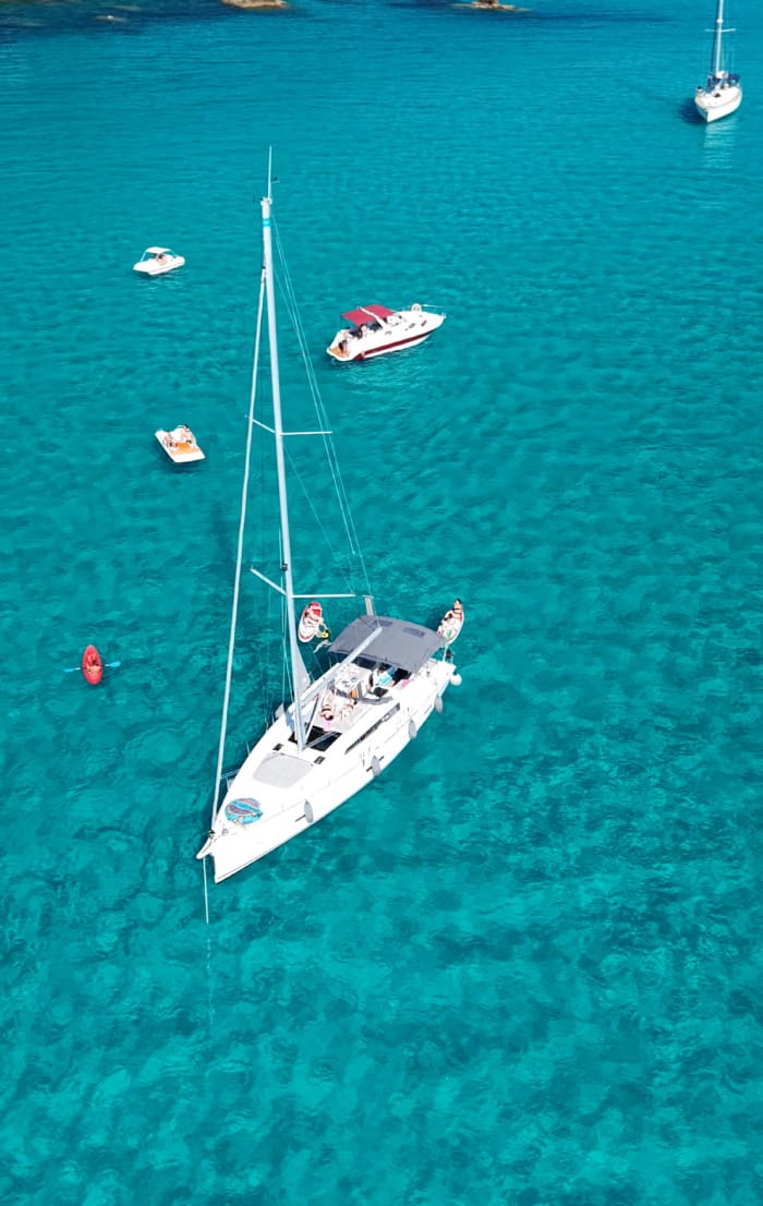 Tropea. Exclusieve zeiltocht van een halve dag inclusief aperitief.
