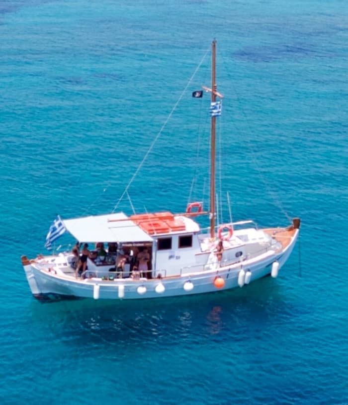 2h30 in Paros: Rent a motorboat and enjoy