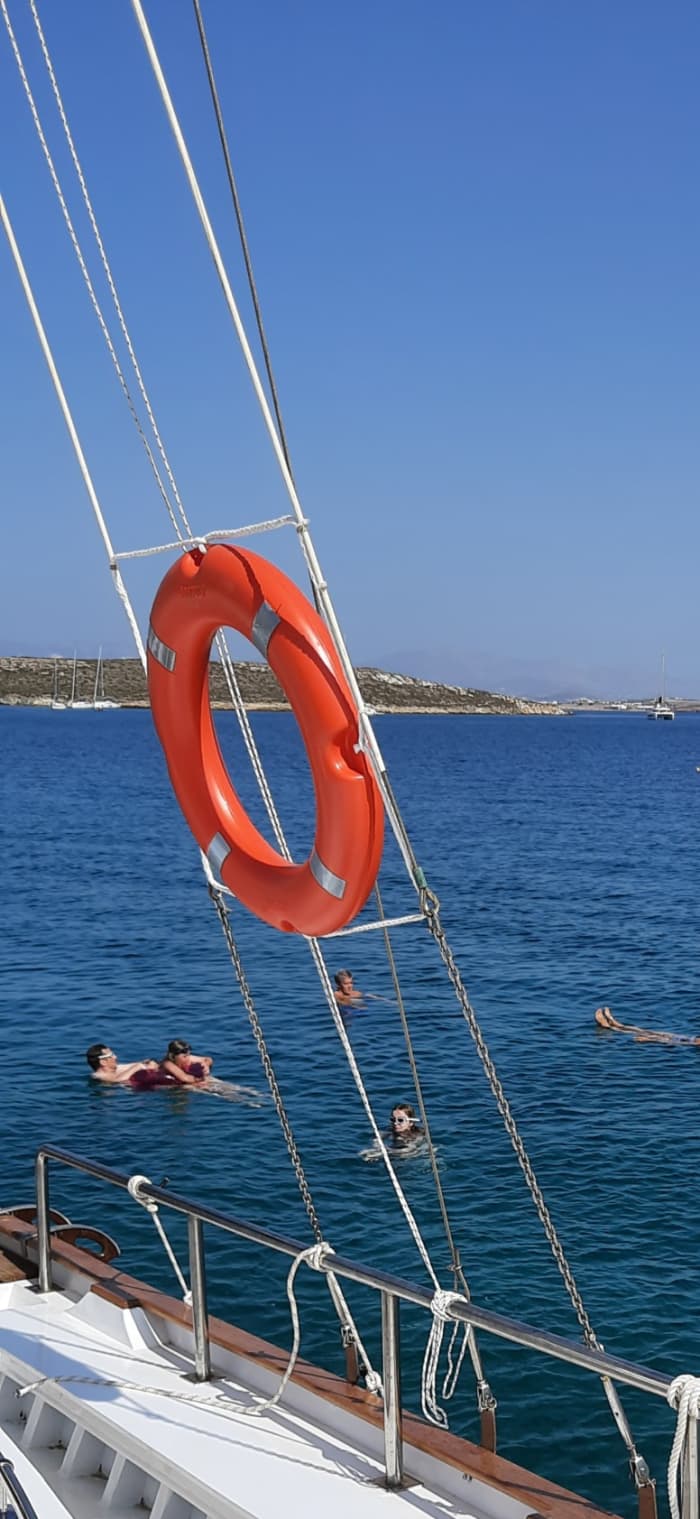 2h30 in Paros: Rent a motorboat and enjoy
