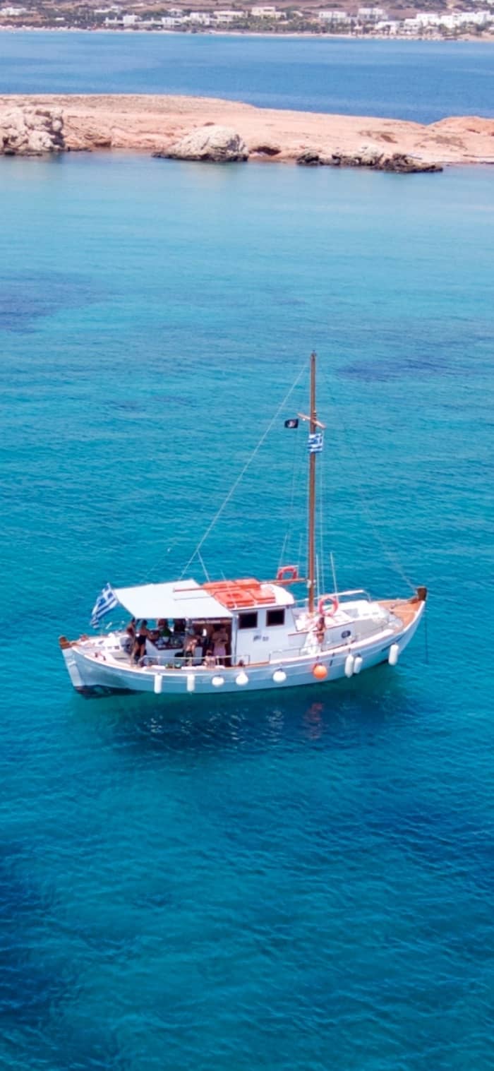 2h30 in Paros: Rent a motorboat and enjoy