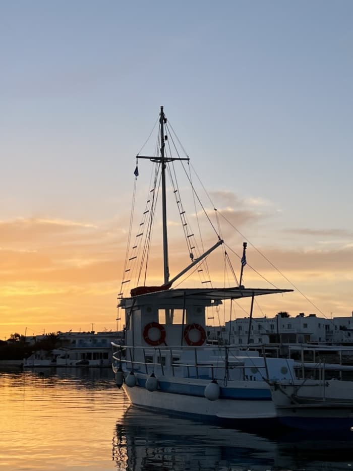 Enjoy 9h on a motorboat to explore Paros