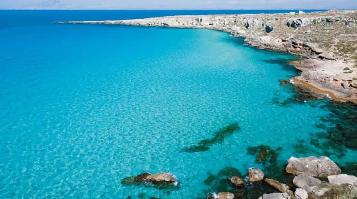 Erleben Sie die Essenz von Macari vom Boot aus.
