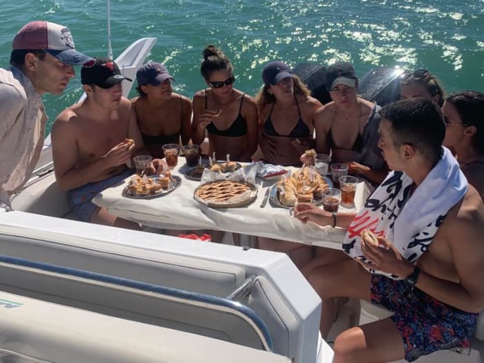 Ein Tag in Cesenatico auf einem Motorboot