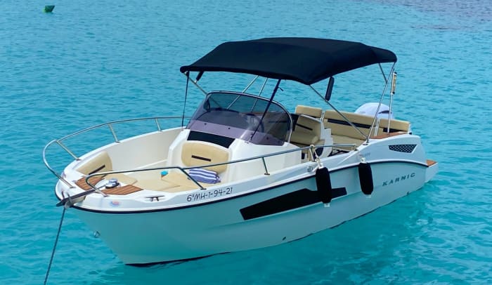 Privé boottocht met schipper rond Menorca
