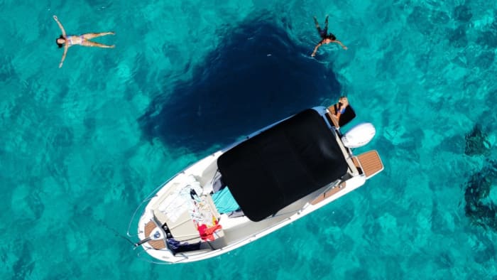 Privé boottocht met schipper rond Menorca