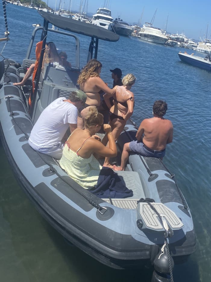 Louez un bateau à moteur pour 4 heures de plaisir