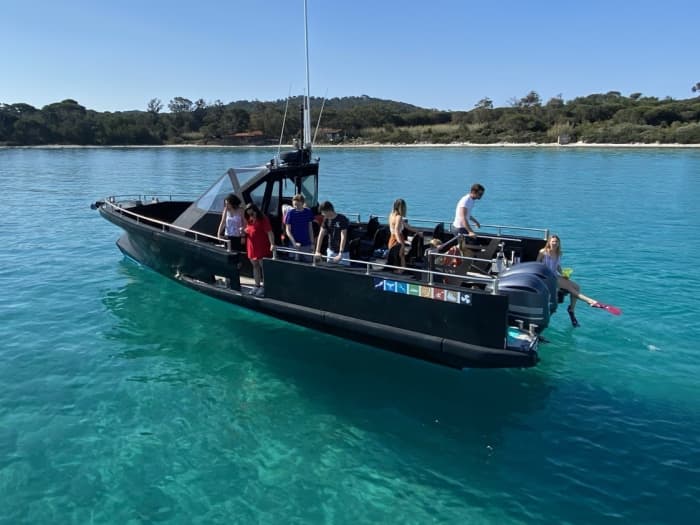 Location de bateau à moteur à la demi-journée à Hyères
