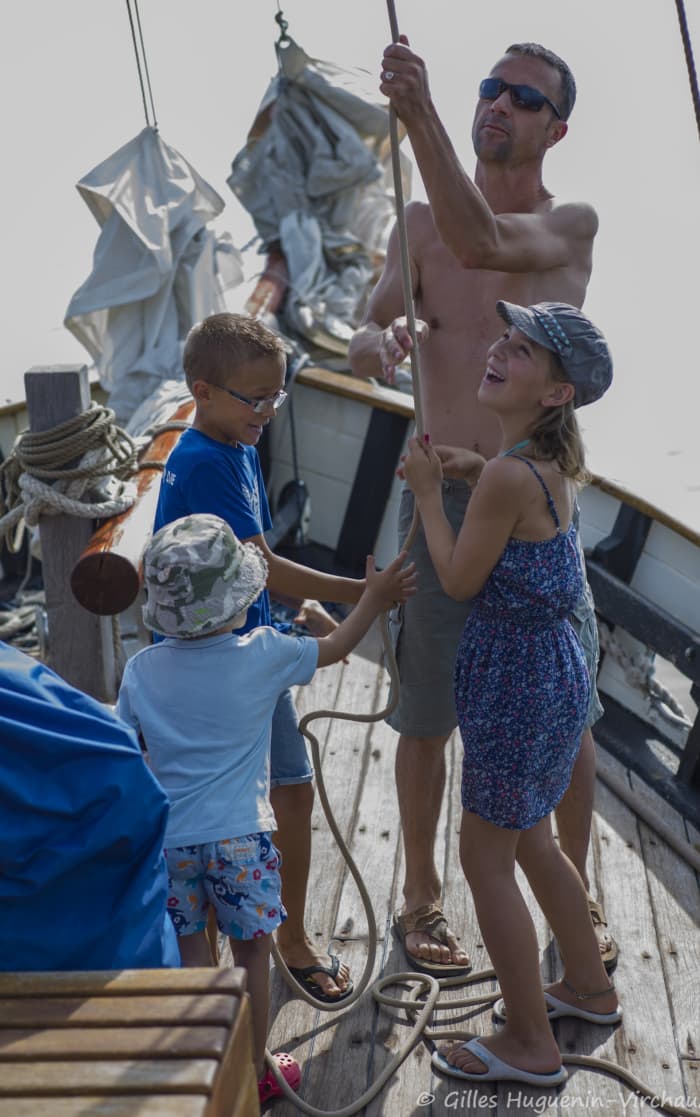 Enjoy a day at sea in Hyères on a sailboat