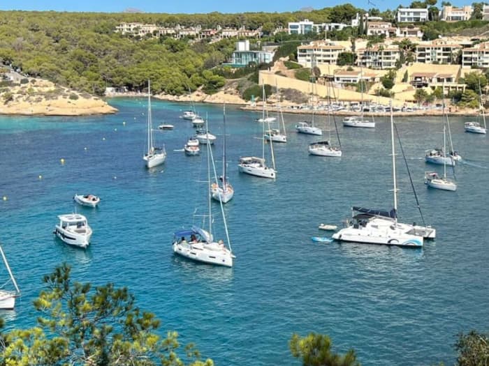 Location de catamaran à Majorque à la journée avec équipage et itinéraire personnalisé