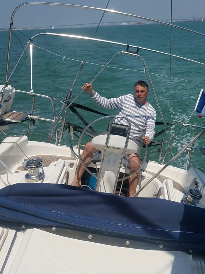 Disfruta de un día en el mar en La Rochelle a bordo de un velero.