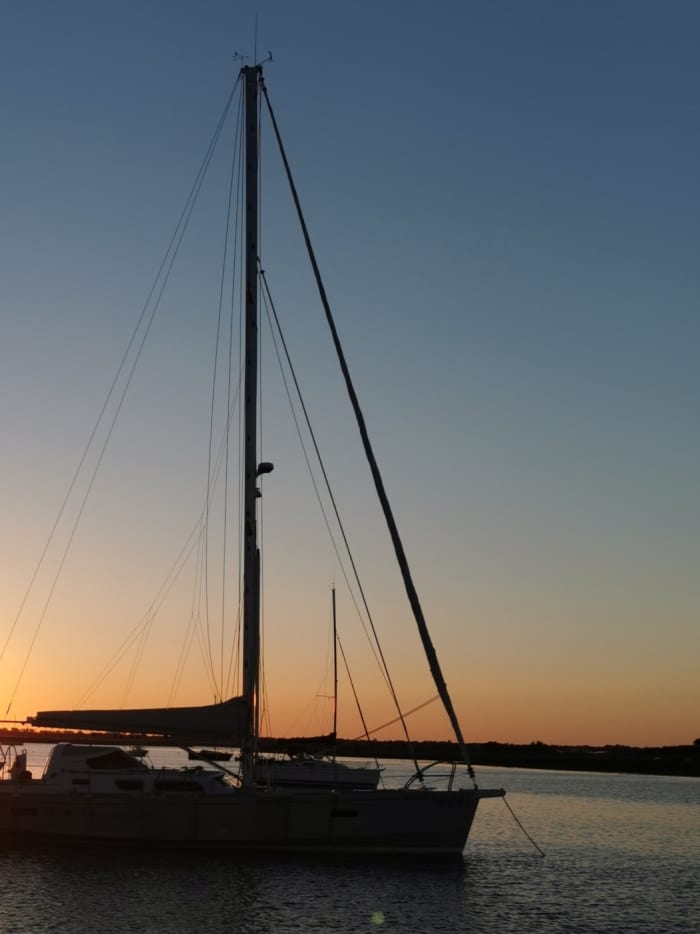 Disfruta de un día en el mar en La Rochelle a bordo de un velero.