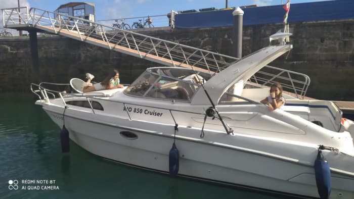 4 Stunden Zeit, um Hondarribia mit einem Motorboot zu erkunden