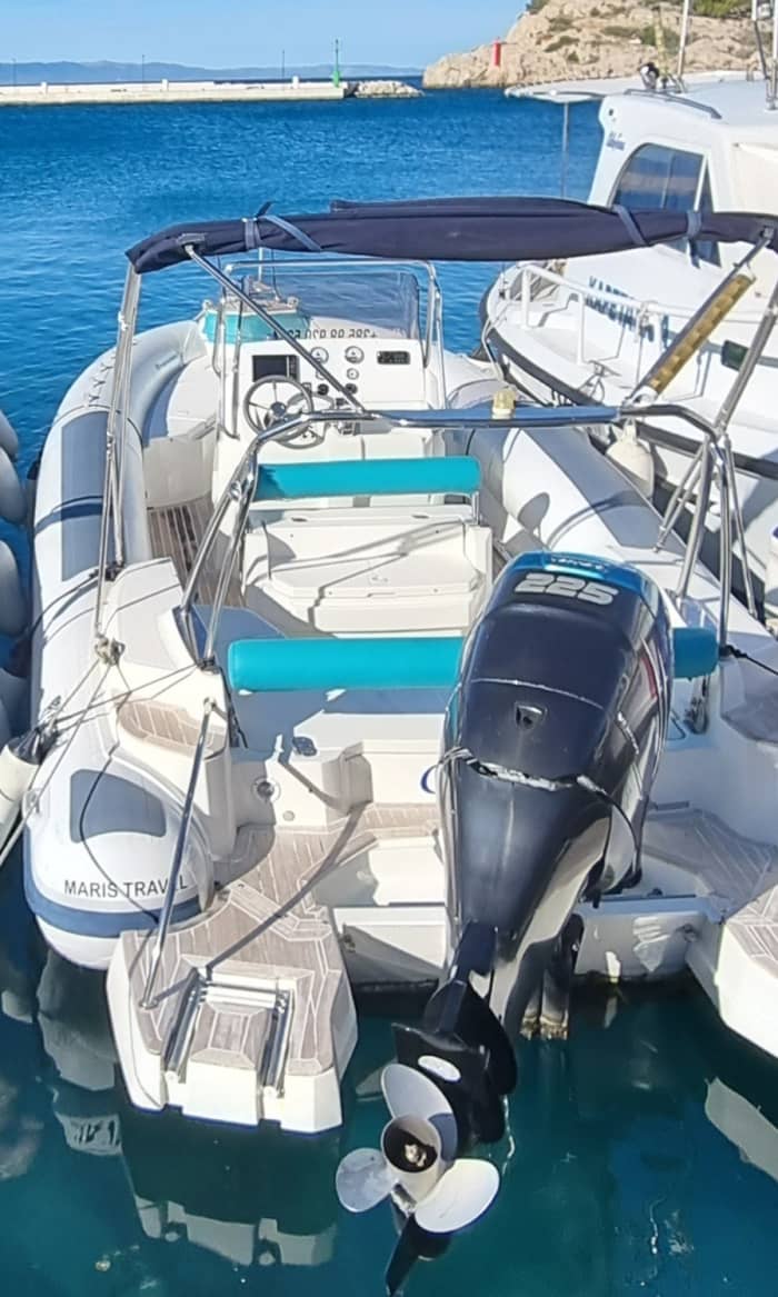 Goditi 9 ore a bordo di un motoscafo per esplorare Makarska.