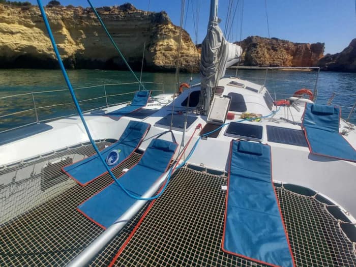 4 uur durende catamaranvaart langs de kust van Alvor