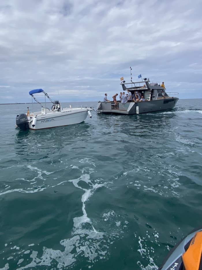 4 uur in Gijón: Huur een motorboot en geniet