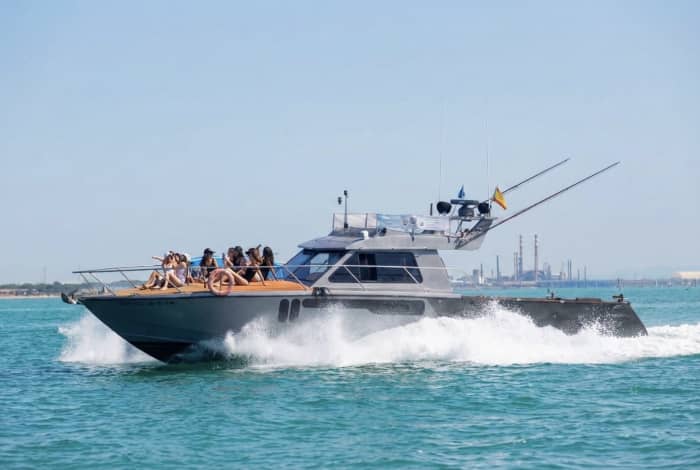 4 uur in Gijón: Huur een motorboot en geniet