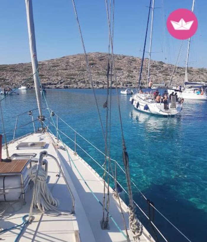 Excursión privada de día completo a la isla Dia a bordo del Jeanneau Sun Kiss 45.