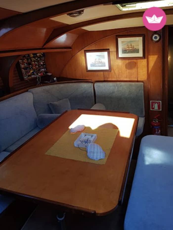 Excursión privada de día completo a la isla Dia a bordo del Jeanneau Sun Kiss 45.