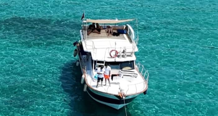 Sonne und Meer in Hira-Mina: Erkunden Sie versteckte Buchten auf einer halbtägigen Bootstour durch Setur Marinas Kuşadası