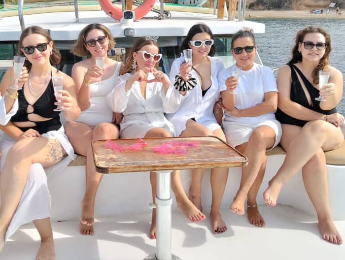 Sonne und Meer in Hira-Mina: Erkunden Sie versteckte Buchten auf einer halbtägigen Bootstour durch Setur Marinas Kuşadası