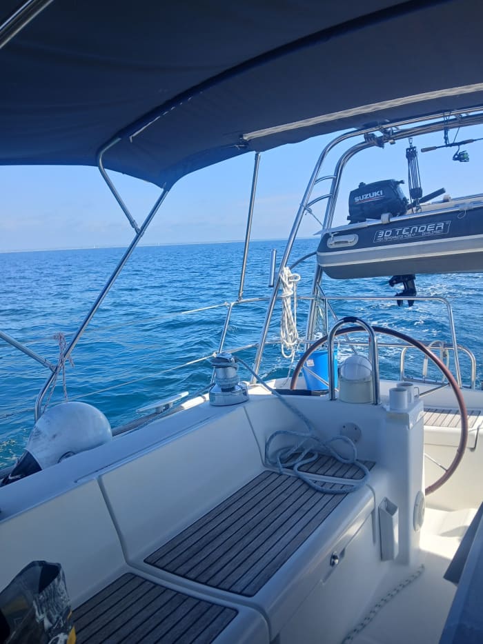 Desfrute de um dia no mar em Arzal a bordo de um veleiro.