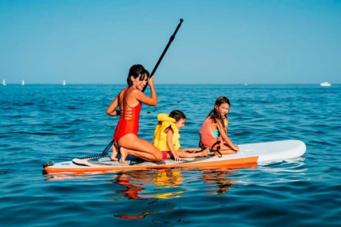 Breng 3,5 uur door op het water in La Línea de la Concepción, genietend van de zon en het heldere water.
