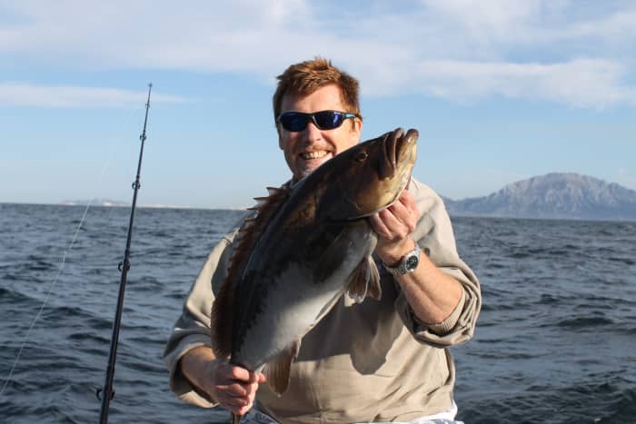 Breng 3,5 uur door op het water in La Línea de la Concepción, genietend van de zon en het heldere water.