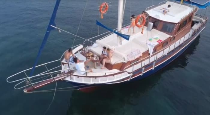 Aegean Escape: Discover Secluded Bays on a Half-Day Cruise