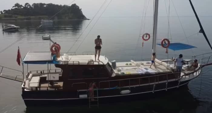 Aegean Escape: Discover Secluded Bays on a Half-Day Cruise