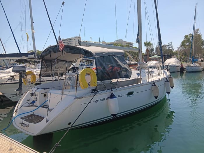 Het hoogtepunt van uw zomer: een 5 uur durende ontsnapping in Larnaca aan boord van een zeilboot.
