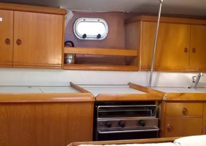 Het hoogtepunt van uw zomer: een 5 uur durende ontsnapping in Larnaca aan boord van een zeilboot.