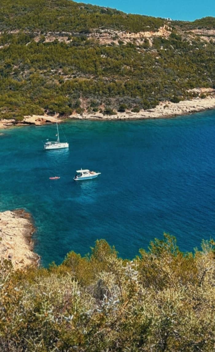Genießen Sie 7 Stunden auf einem Motorboot in Spetses.