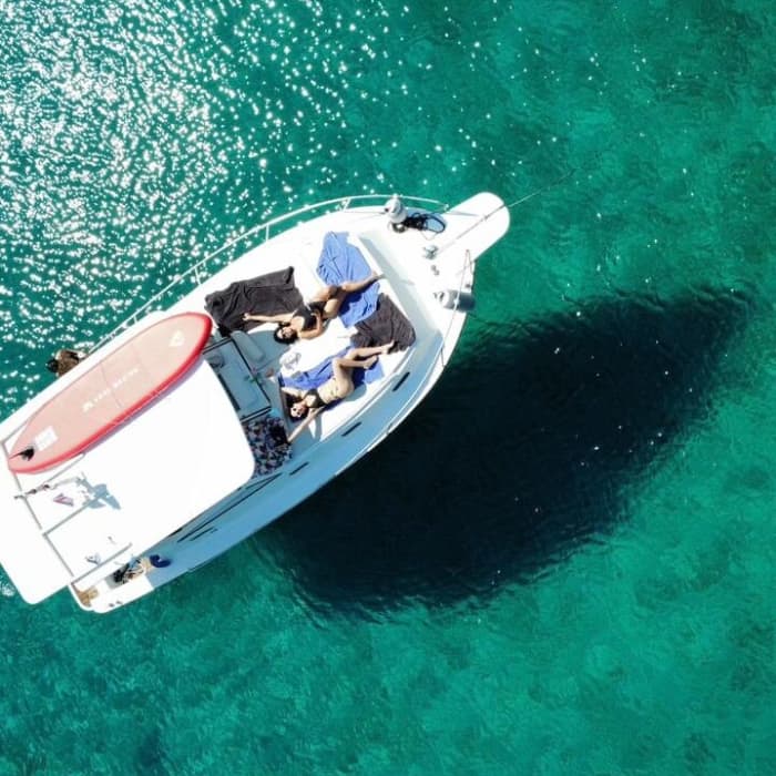 Genießen Sie 7 Stunden auf einem Motorboot in Spetses.