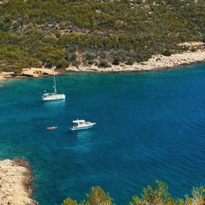 Genießen Sie 7 Stunden auf einem Motorboot in Spetses.