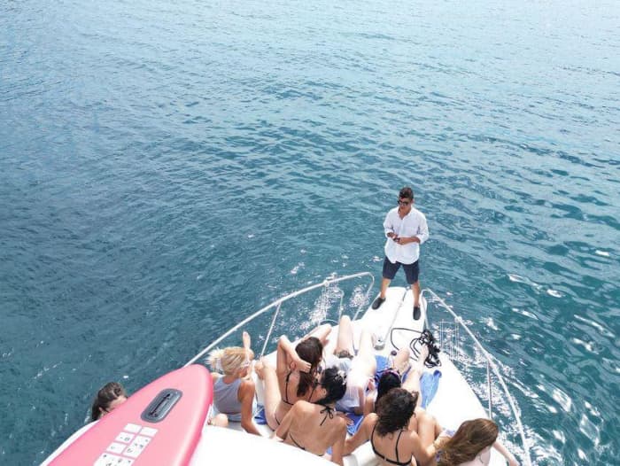 Genießen Sie 7 Stunden auf einem Motorboot in Spetses.