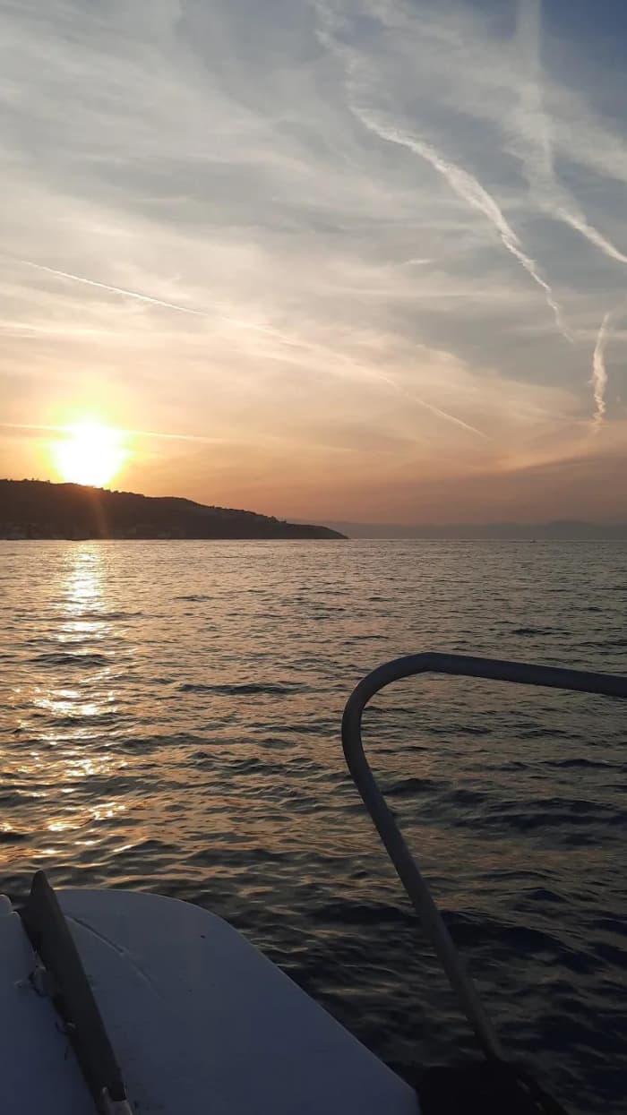 Genießen Sie 7 Stunden auf einem Motorboot in Spetses.