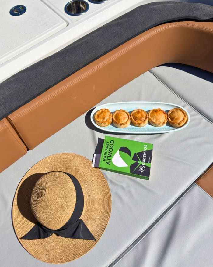 ALL-INCLUSIVE (benzine + schipper) 4 uur | Privéboot huren voor een halve dag: bezoek de mooiste baaien in de baai van Palma en omgeving.