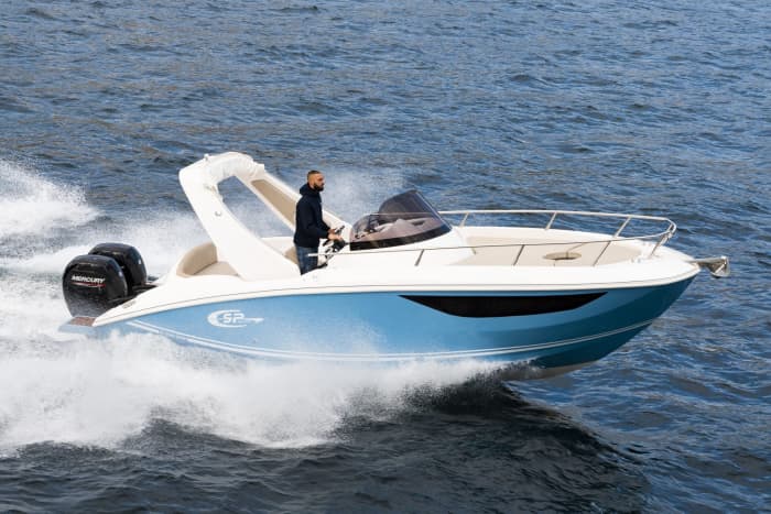 Descubre las costas de Capri: Una excursión de un día completo a bordo de una lancha motora.