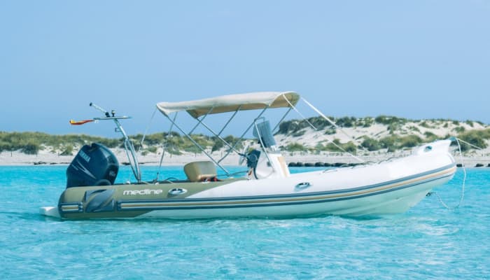 Ontsnap aan de kust van Ibiza: zwemmen, ontspannen en verwonderen