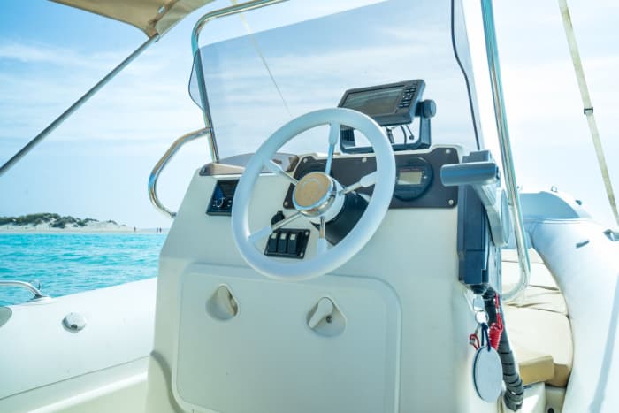 Ontsnap aan de kust van Ibiza: zwemmen, ontspannen en verwonderen