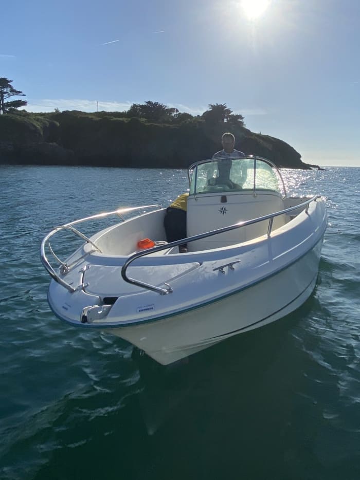 Relájate en Saint-Malo: 9 horas de sol en una lancha motora.