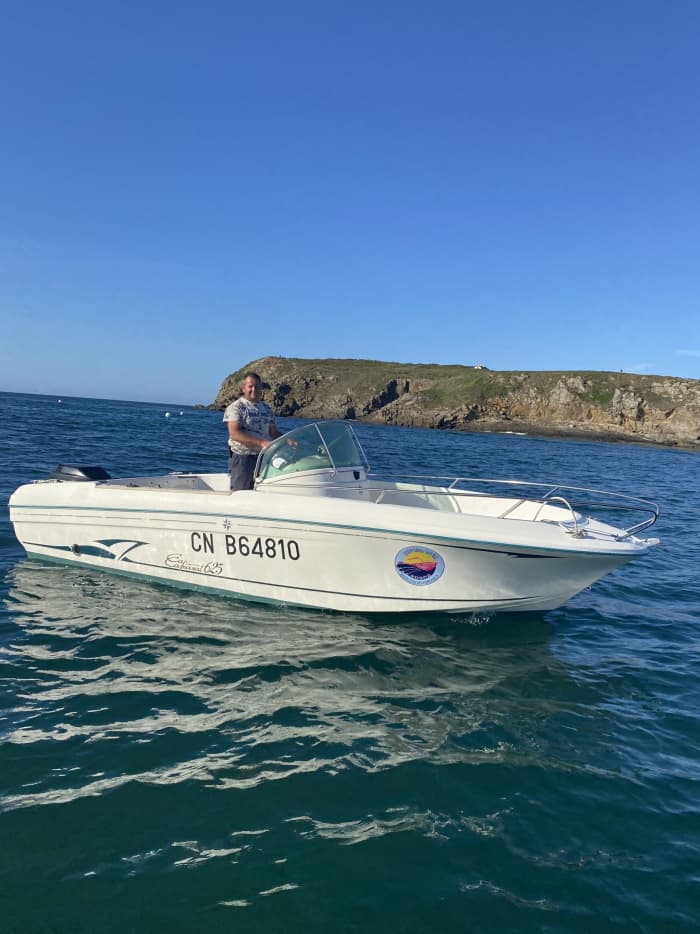 Relájate en Saint-Malo: 9 horas de sol en una lancha motora.