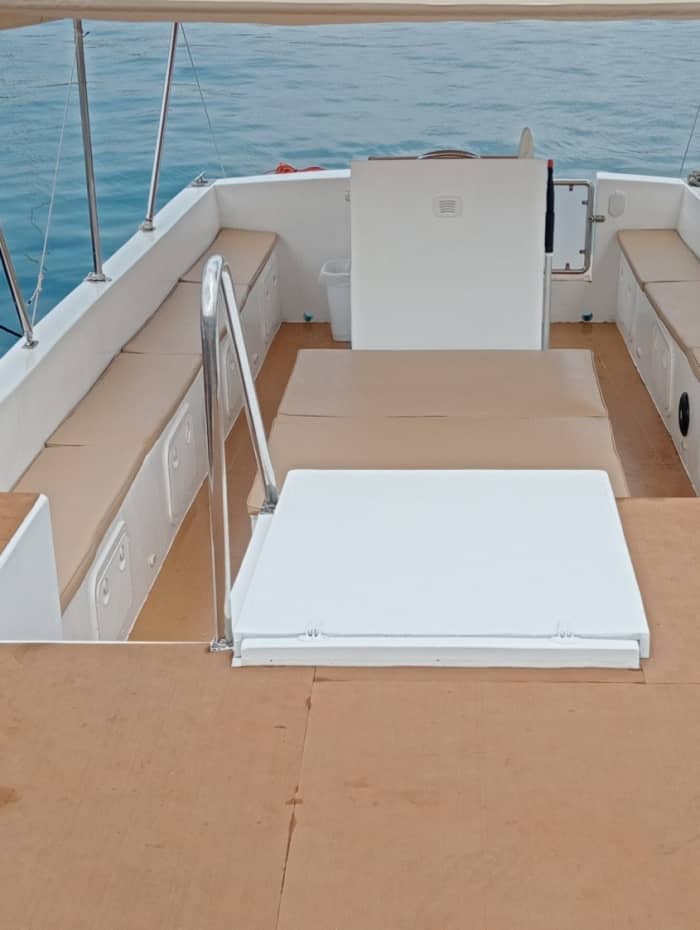 Discover Giardini Naxos on a motorboat for 8h