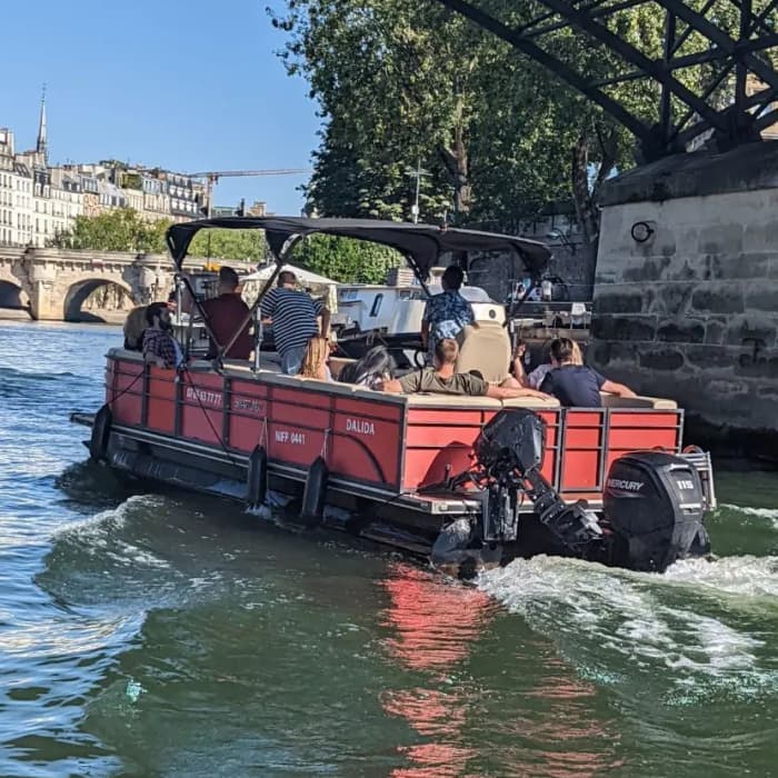Privéboottocht over de Seine, vertrek vanaf het Louvre.
