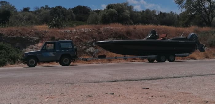 Découvrez Anavyssos lors d'une excursion d'une journée en bateau à moteur.