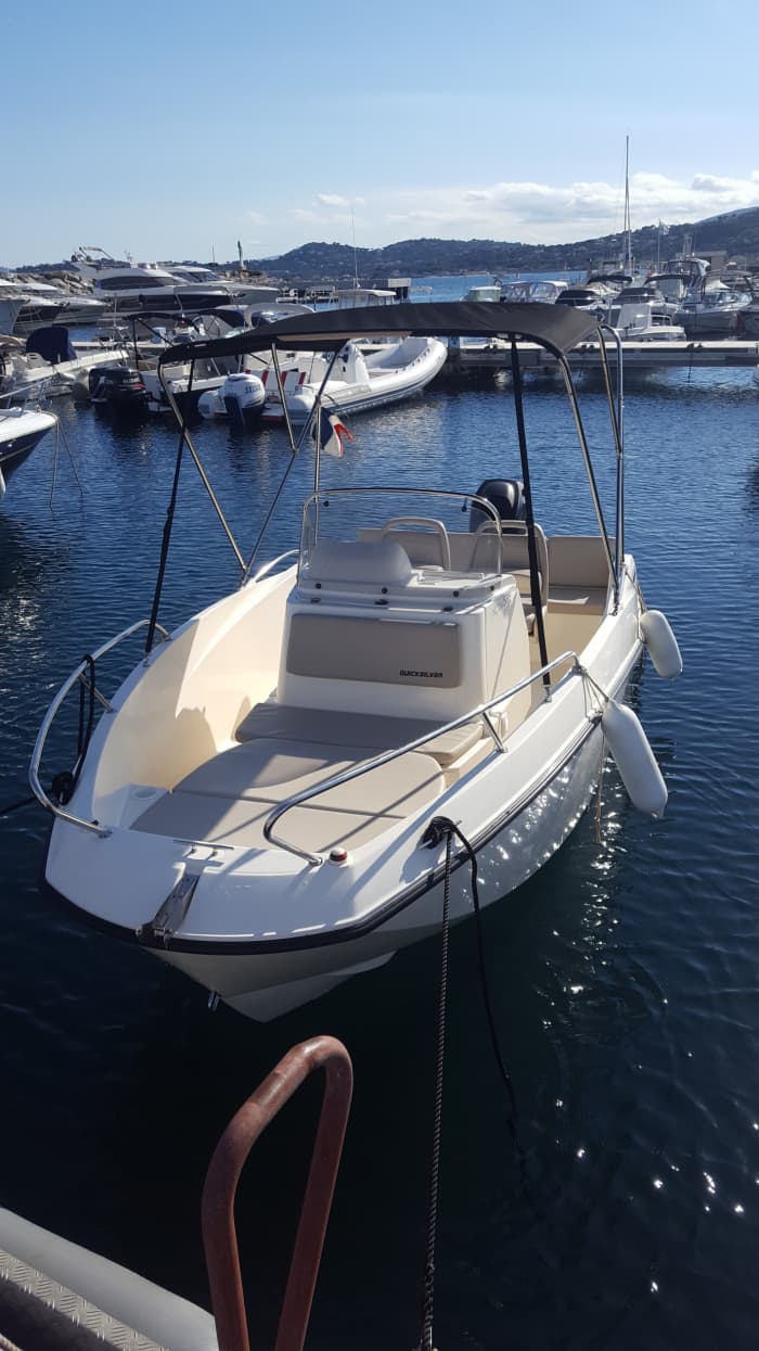Balade d'environ 3h pour découvrir le golf de Saint-Tropez en bateau avec arrêt baignade