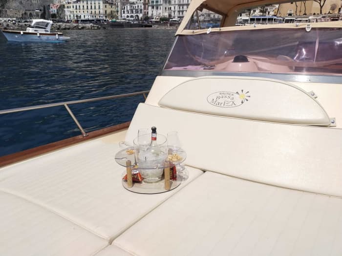 Din dag i Marina del Cantone: Hyr en motorbåt för en heldags upptäcktsfärd