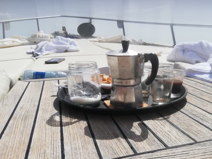 Tavolara en Molara met aperitief aan boord, snorkelen en ontspanning.